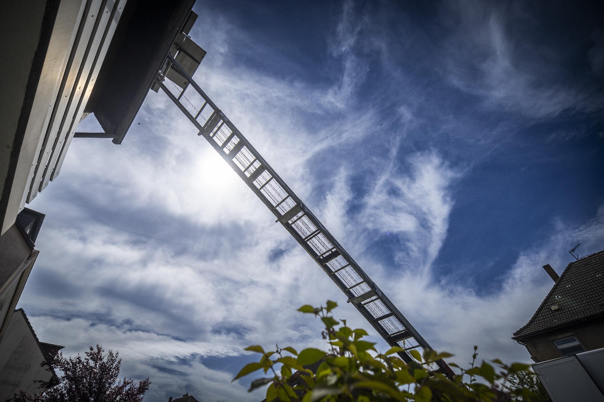 Blautransport24 Umzug, Möbellift mieten in Herne - Professioneller Möbeltransport - Transportunternehmen -Möbel auf Möbellift