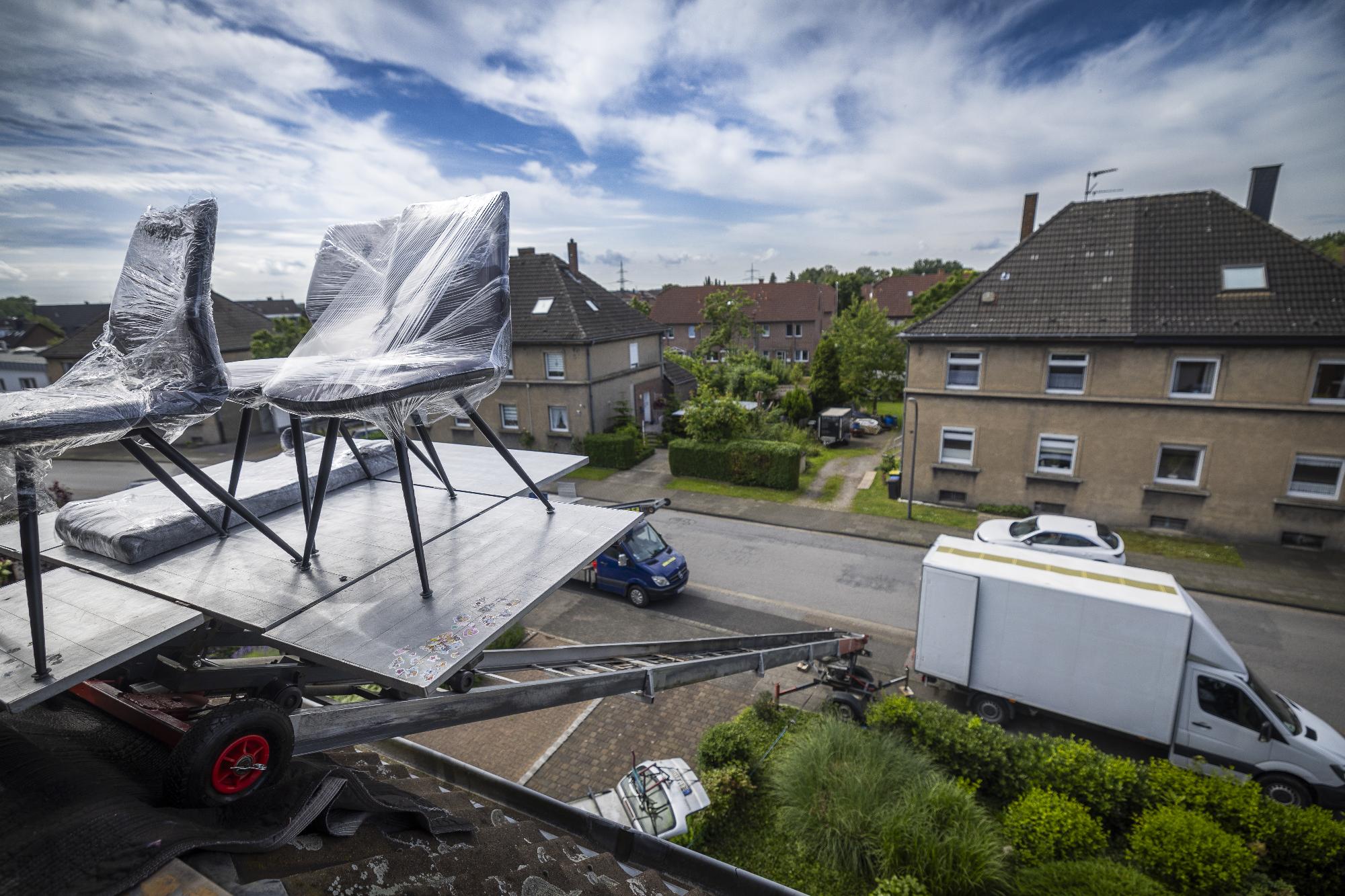 Blautransport24 Umzug, Möbellift mieten in Herne - Professioneller Möbeltransport - Transportunternehmen -Möbel auf Möbellift