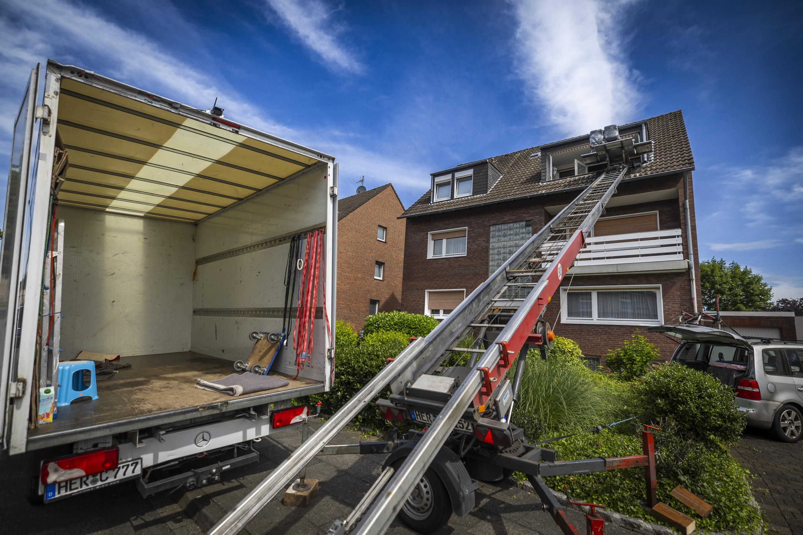 Blautransport24 Umzug, Möbellift mieten in Herne - Professioneller Möbeltransport - Transportunternehmen -Möbel auf Möbellift